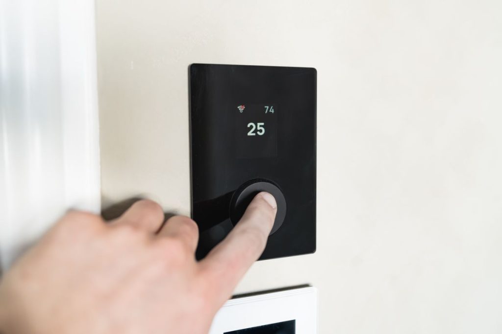 Termostato inteligente para ajustar la programación horaria de la climatización